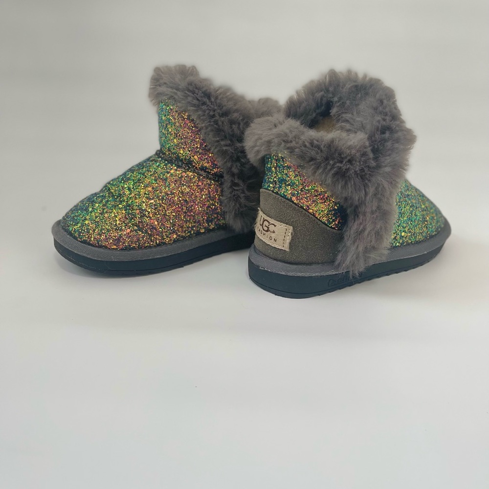 Size 13 girls fauxfur slip on boots with no slip tread.